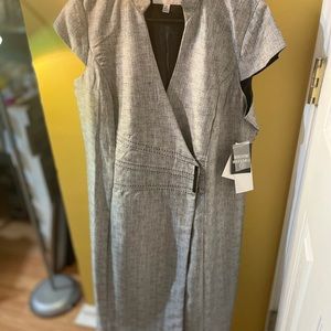 👠👠Imagine this business dress with red heels….powerful!